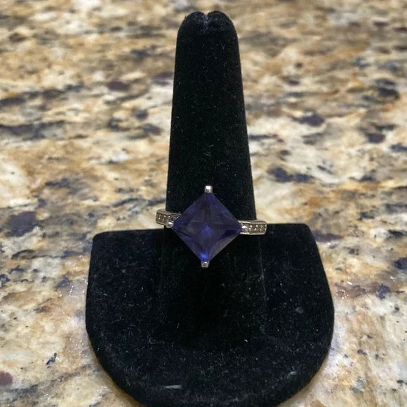 Ring - Picture 2 of 15